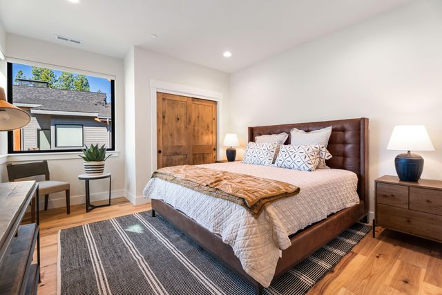 18257 Forestbrook Lp 24, Bend, OR 97707