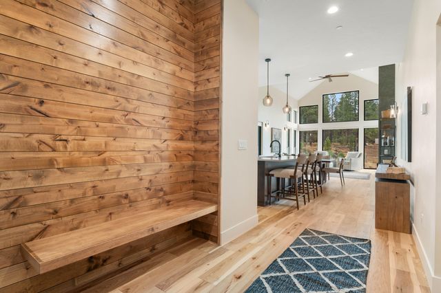 18257 Forestbrook Lp 24, Bend, OR 97707