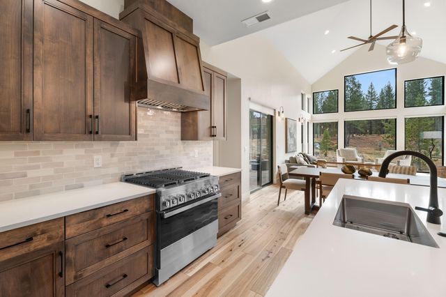 18257 Forestbrook Lp 24, Bend, OR 97707