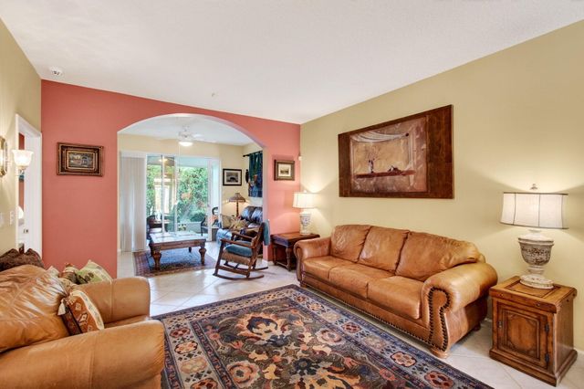 10732 Royal Caribbean Circle, Boynton Beach, FL 33437