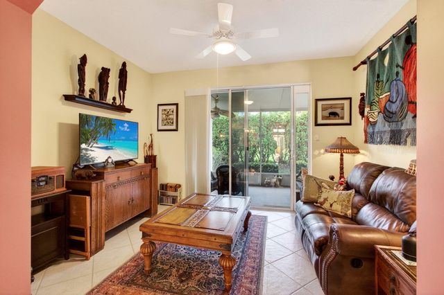 10732 Royal Caribbean Circle, Boynton Beach, FL 33437