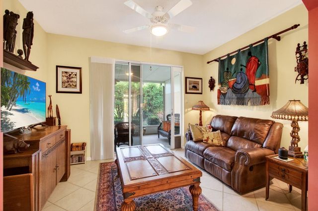 10732 Royal Caribbean Circle, Boynton Beach, FL 33437