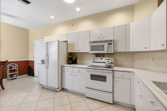 10732 Royal Caribbean Circle, Boynton Beach, FL 33437