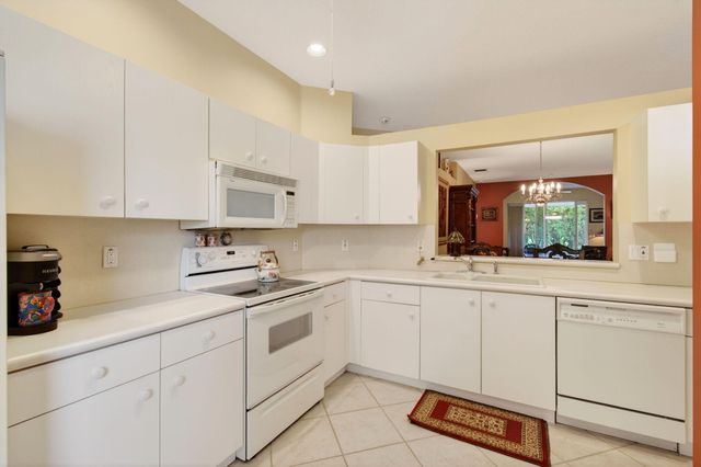 10732 Royal Caribbean Circle, Boynton Beach, FL 33437