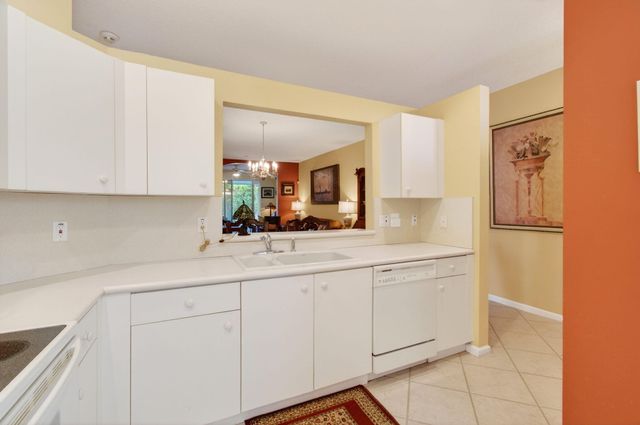 10732 Royal Caribbean Circle, Boynton Beach, FL 33437