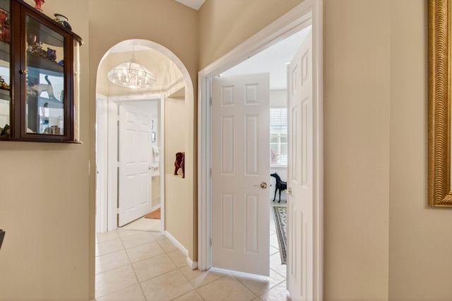 10732 Royal Caribbean Circle, Boynton Beach, FL 33437