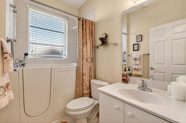 10732 Royal Caribbean Circle, Boynton Beach, FL 33437