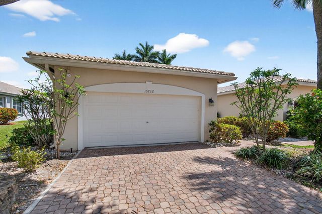 10732 Royal Caribbean Circle, Boynton Beach, FL 33437