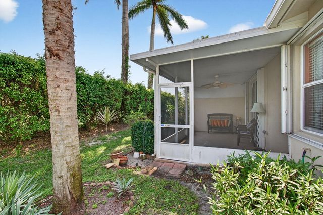 10732 Royal Caribbean Circle, Boynton Beach, FL 33437