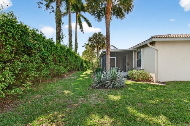 10732 Royal Caribbean Circle, Boynton Beach, FL 33437