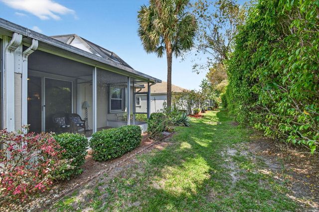 10732 Royal Caribbean Circle, Boynton Beach, FL 33437