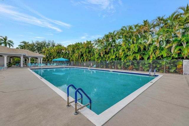 10732 Royal Caribbean Circle, Boynton Beach, FL 33437