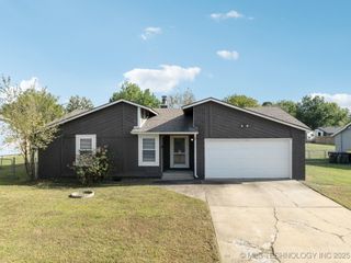306 E 136th Place, Glenpool, OK 74033
