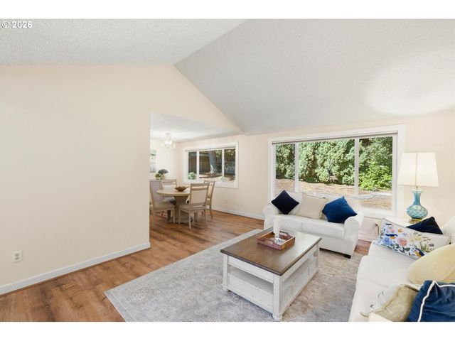 11495 Sw SPRINGWOOD Dr, Tigard, OR 97223