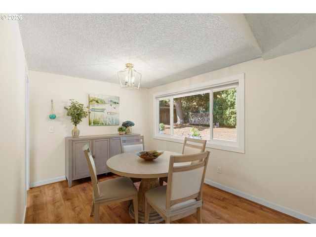 11495 Sw SPRINGWOOD Dr, Tigard, OR 97223