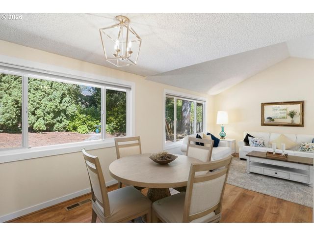 11495 Sw SPRINGWOOD Dr, Tigard, OR 97223