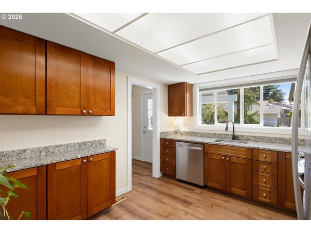 11495 Sw SPRINGWOOD Dr, Tigard, OR 97223