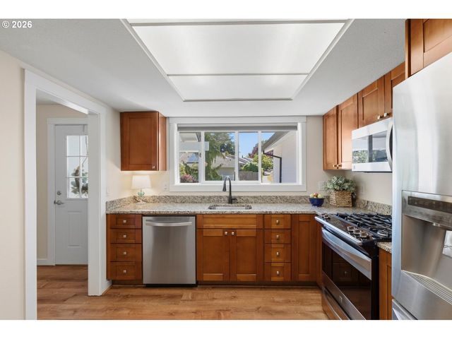 11495 Sw SPRINGWOOD Dr, Tigard, OR 97223