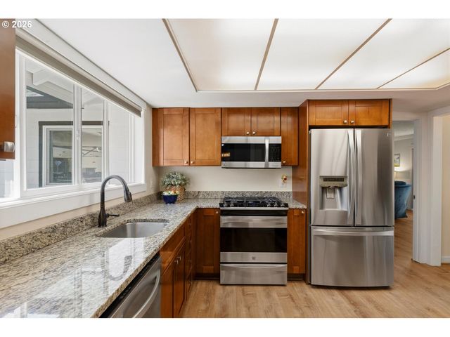11495 Sw SPRINGWOOD Dr, Tigard, OR 97223