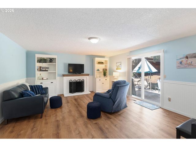 11495 Sw SPRINGWOOD Dr, Tigard, OR 97223