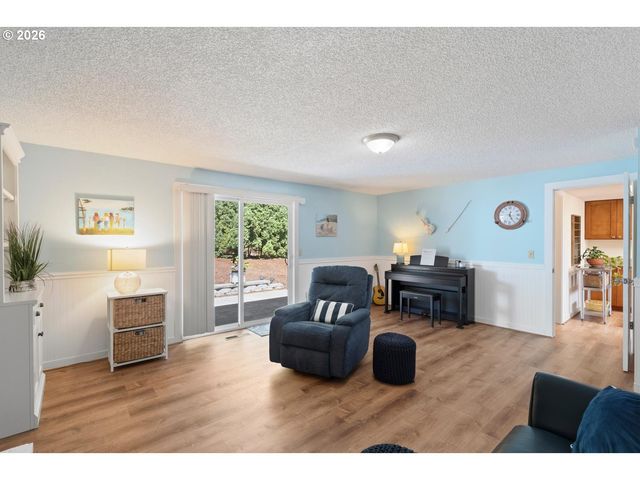 11495 Sw SPRINGWOOD Dr, Tigard, OR 97223
