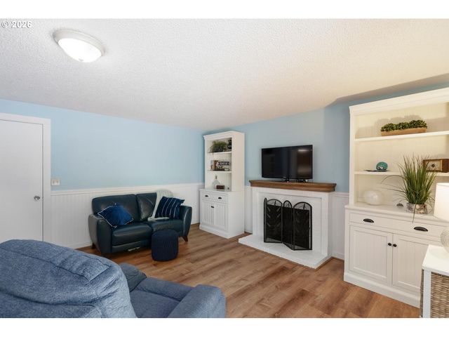 11495 Sw SPRINGWOOD Dr, Tigard, OR 97223