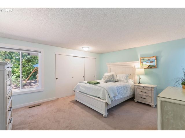 11495 Sw SPRINGWOOD Dr, Tigard, OR 97223