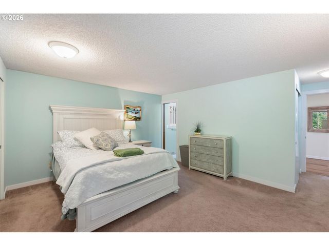 11495 Sw SPRINGWOOD Dr, Tigard, OR 97223