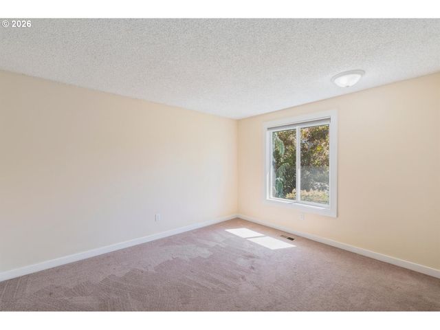 11495 Sw SPRINGWOOD Dr, Tigard, OR 97223