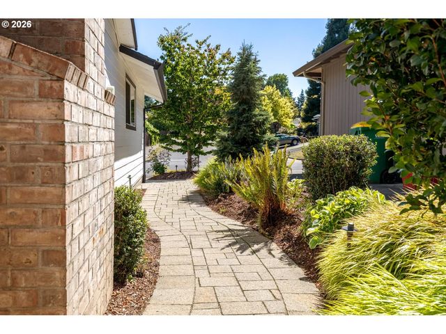 11495 Sw SPRINGWOOD Dr, Tigard, OR 97223