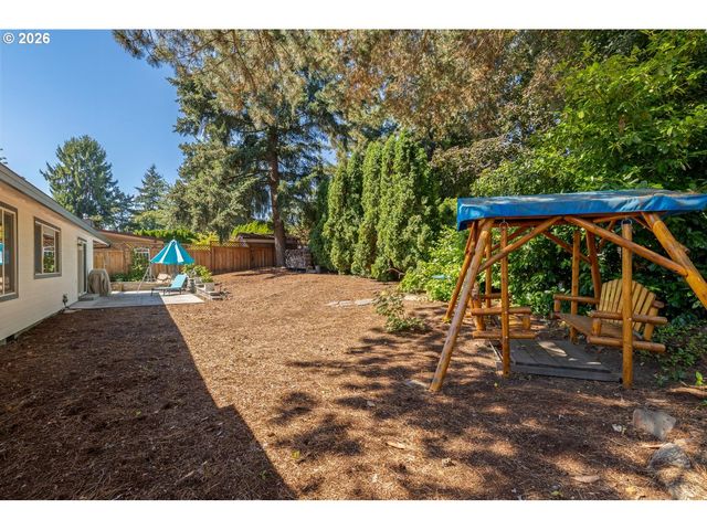 11495 Sw SPRINGWOOD Dr, Tigard, OR 97223