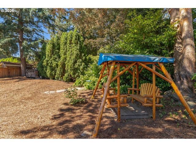 11495 Sw SPRINGWOOD Dr, Tigard, OR 97223