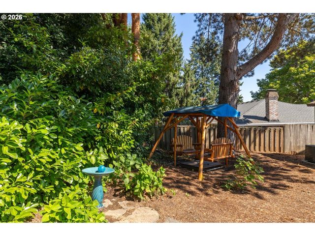 11495 Sw SPRINGWOOD Dr, Tigard, OR 97223