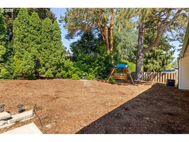 11495 Sw SPRINGWOOD Dr, Tigard, OR 97223