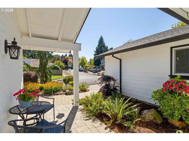 11495 Sw SPRINGWOOD Dr, Tigard, OR 97223