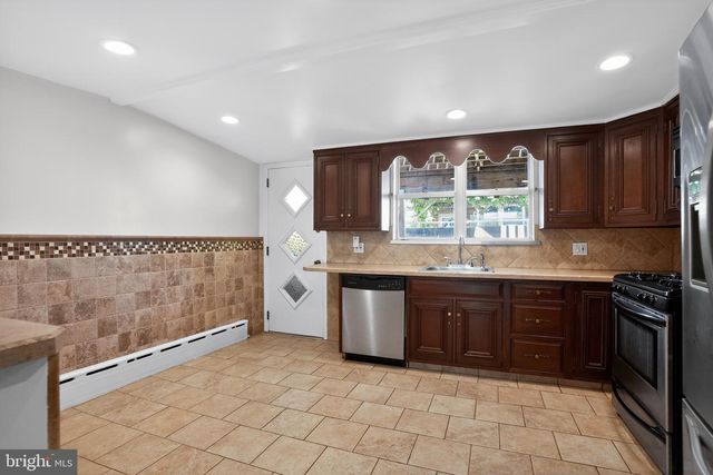 933 FERNON ST, Philadelphia, PA 19148