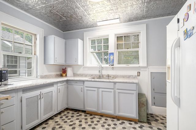 904 S 7Th Street, Goshen, IN 46526