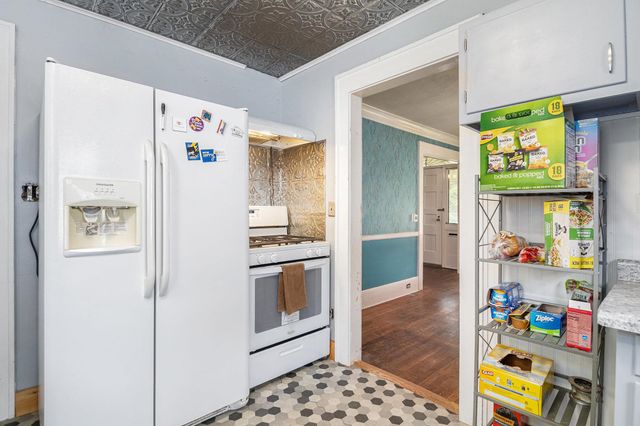 904 S 7Th Street, Goshen, IN 46526