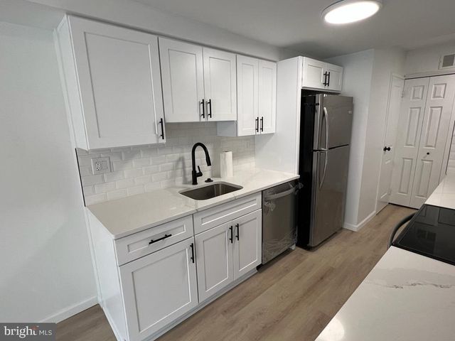 246 FIR TREE CT, Marlton, NJ 08053