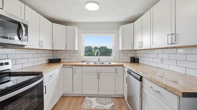 469 Fred Cooper Rd, Mcminnville, TN 37110