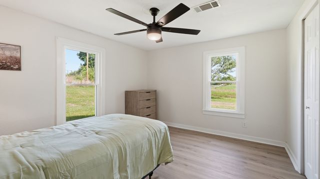469 Fred Cooper Rd, Mcminnville, TN 37110