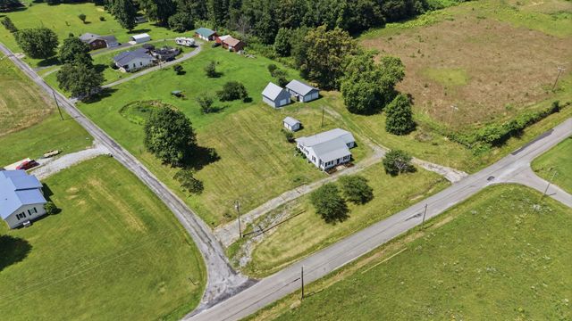 469 Fred Cooper Rd, Mcminnville, TN 37110