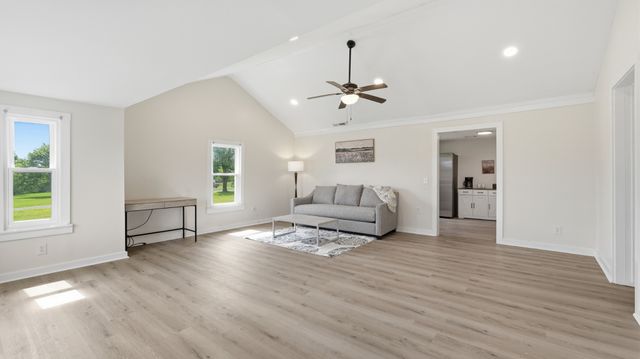 469 Fred Cooper Rd, Mcminnville, TN 37110