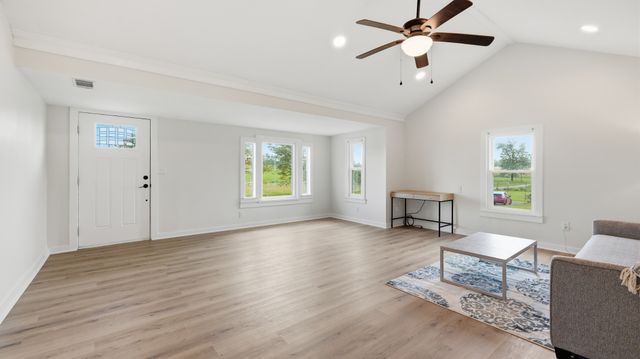 469 Fred Cooper Rd, Mcminnville, TN 37110