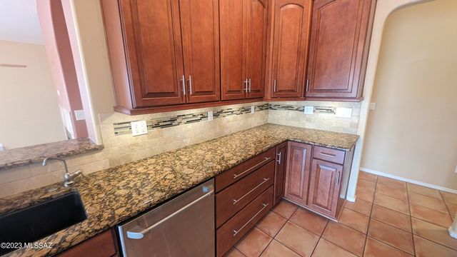 2520 W Tom Watson Drive, Tucson, AZ 85742