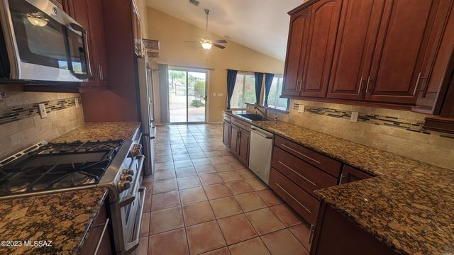 2520 W Tom Watson Drive, Tucson, AZ 85742