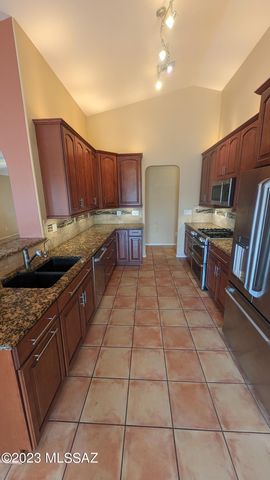 2520 W Tom Watson Drive, Tucson, AZ 85742