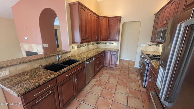 2520 W Tom Watson Drive, Tucson, AZ 85742