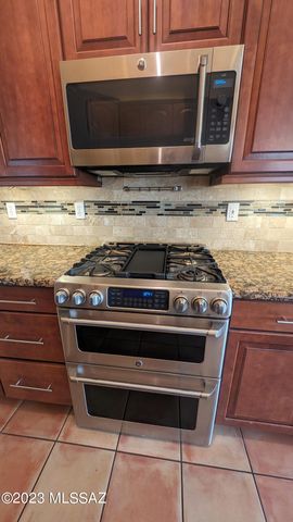 2520 W Tom Watson Drive, Tucson, AZ 85742