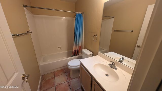 2520 W Tom Watson Drive, Tucson, AZ 85742